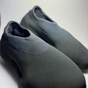 Adidas Yeezy Knit RNR Slip On Sneakers Size 7.5